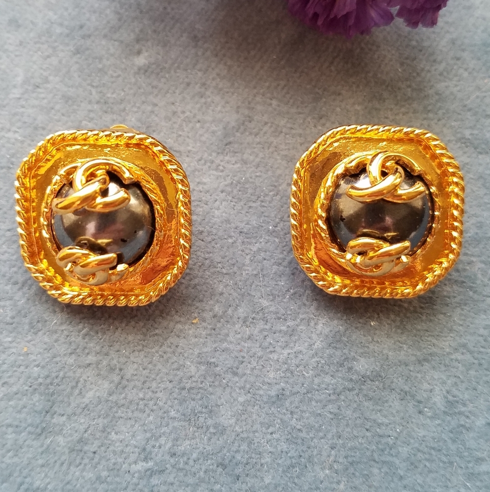 Vintage Chanel gripoix black pearl clip earrings